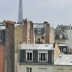 Studio Calme Avec Vue Toits De Paris Et Tour Eiffel